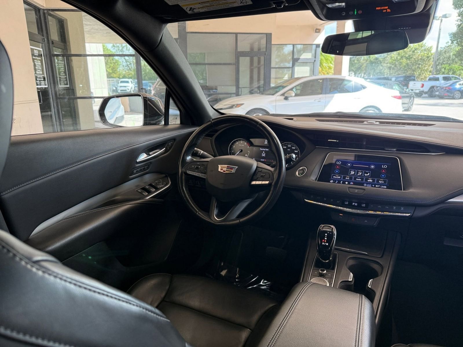 Thumbnail: 2023 Cadillac XT4 - 28