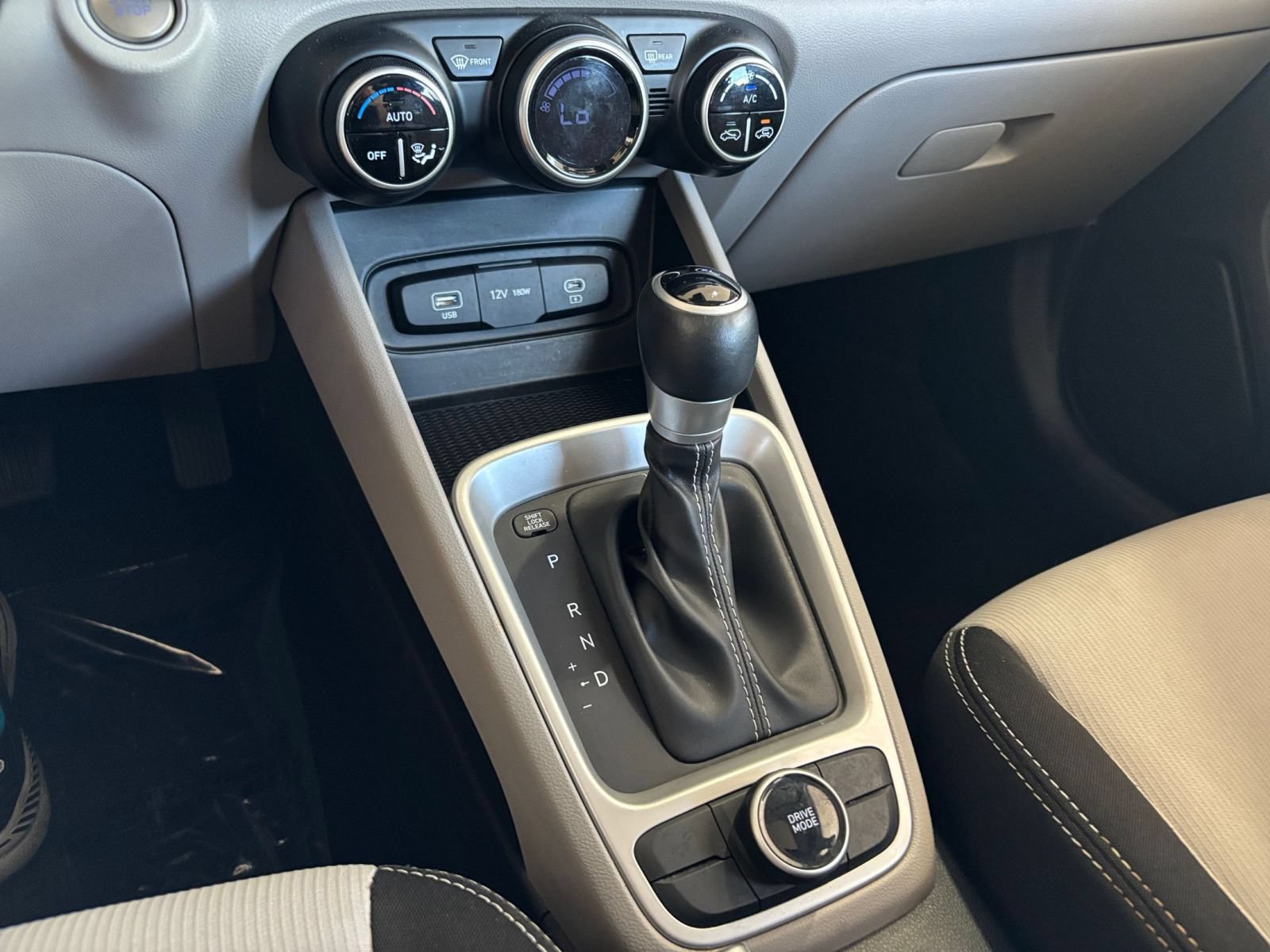 2025 Hyundai Venue SEL - Photo 41