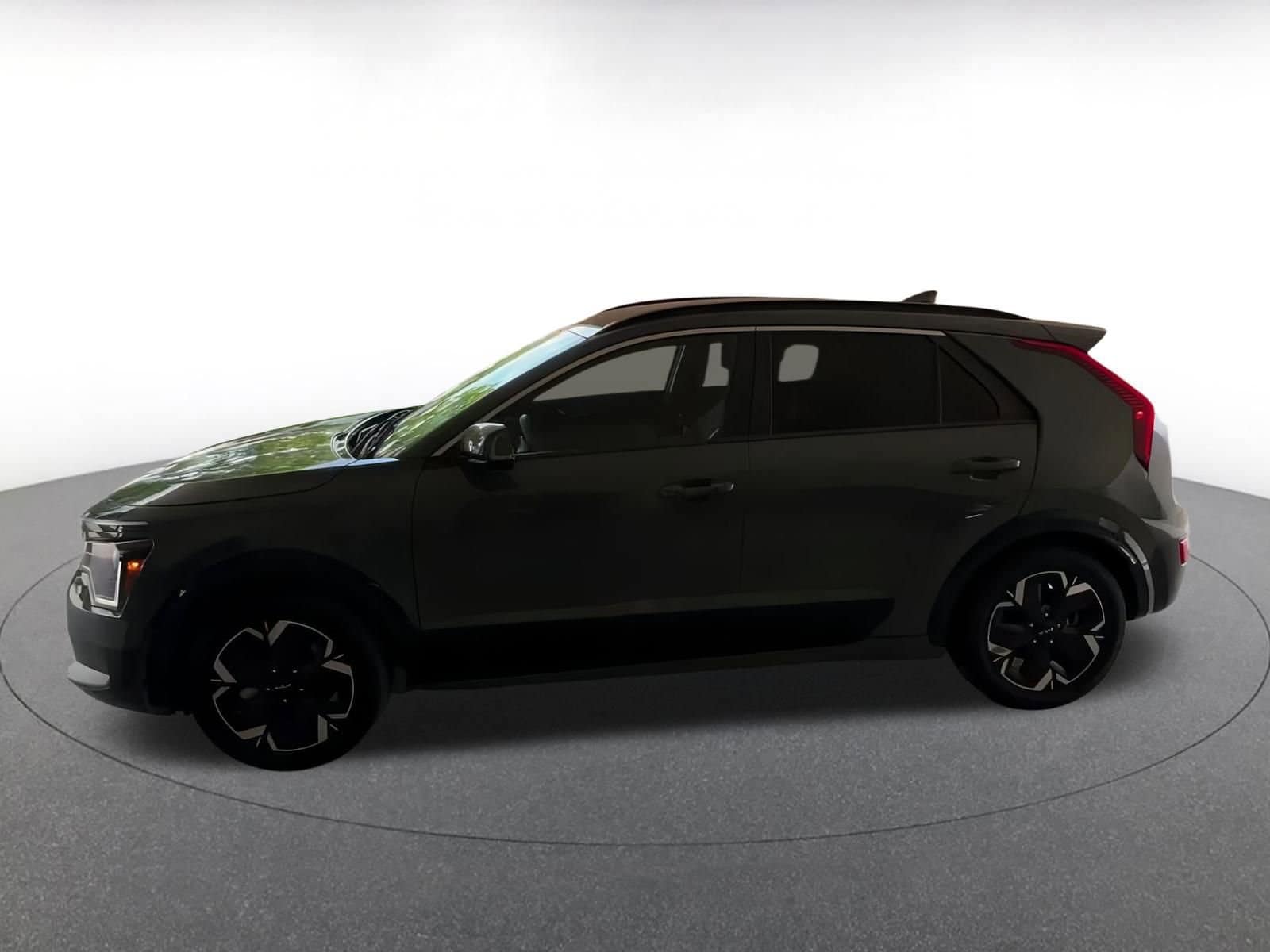 Thumbnail: 2023 Kia Niro - 9