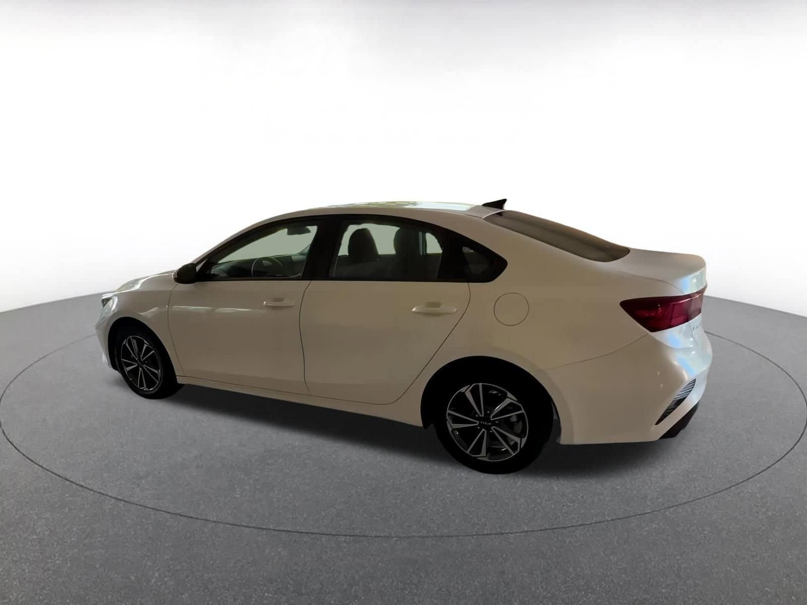 Thumbnail: 2024 Kia Forte - 10