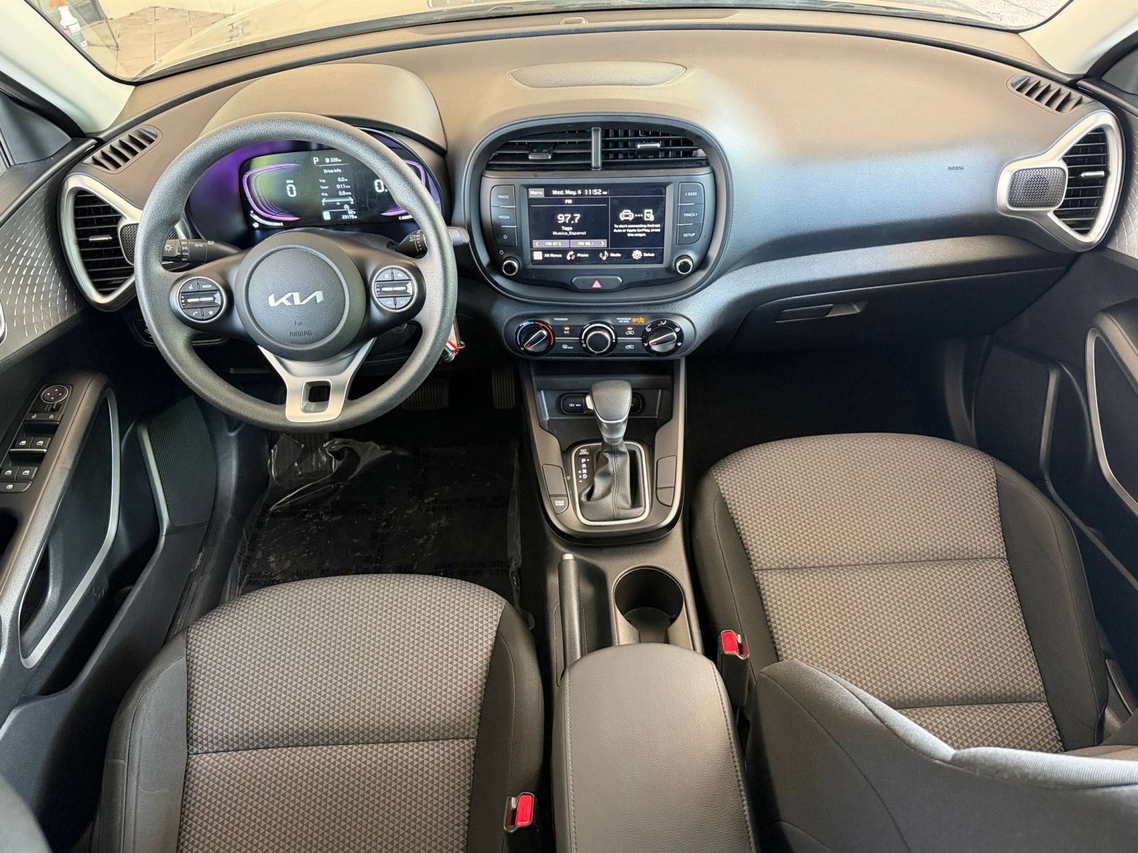 2025 Kia Soul LX - Photo 30