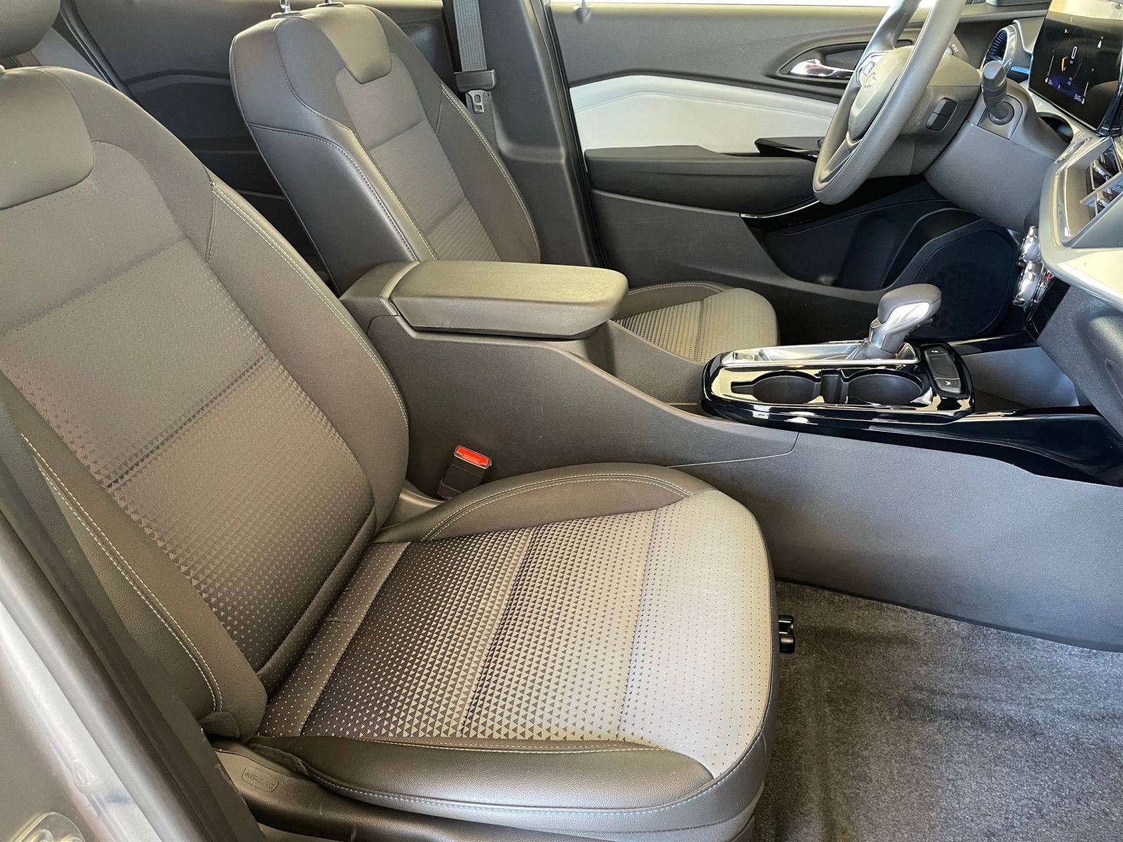 Thumbnail: 2025 Chevrolet Trax - 35