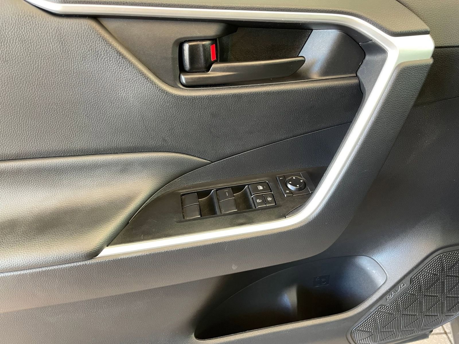 Thumbnail: 2025 Toyota RAV4 - 20