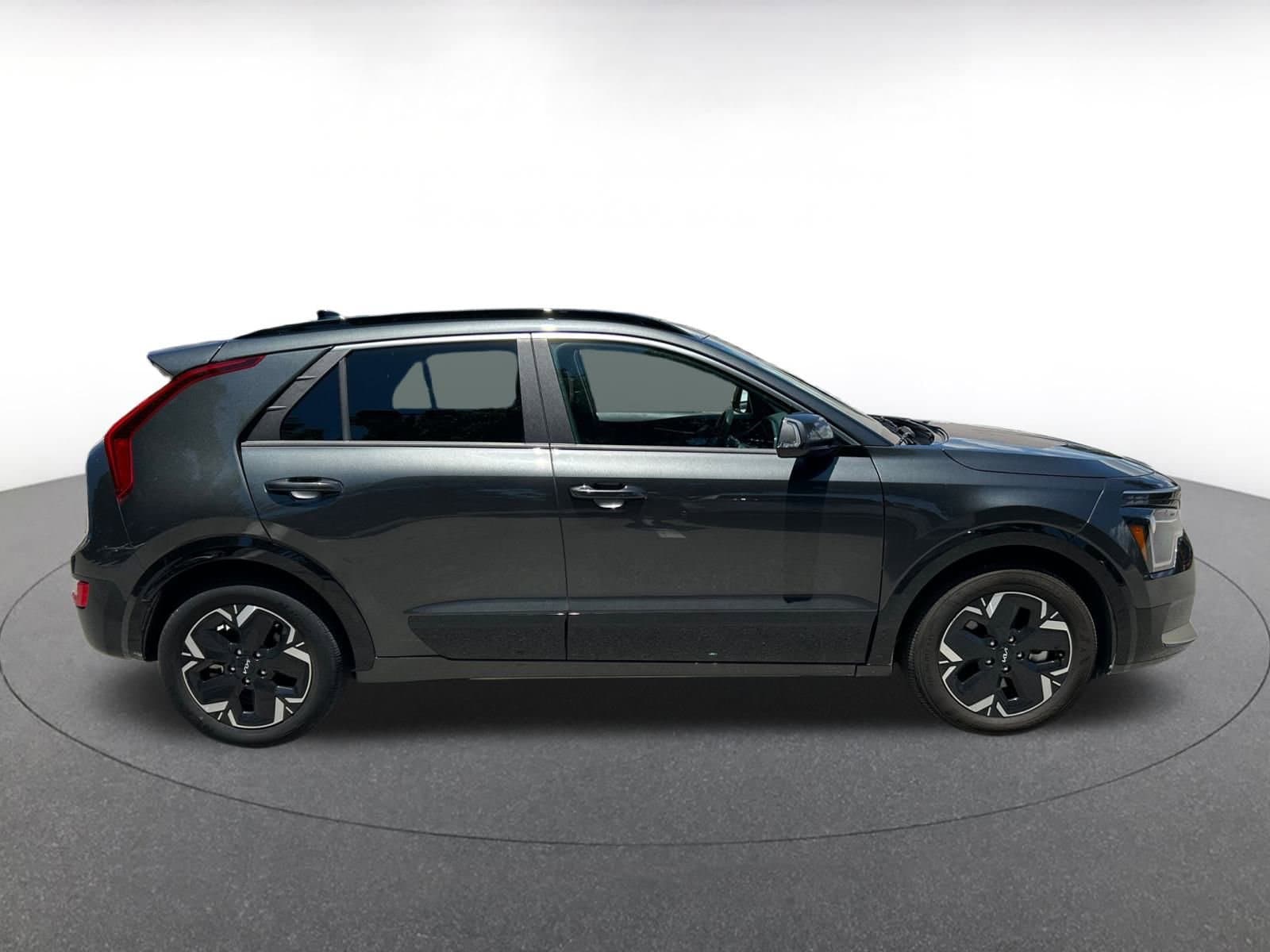 Thumbnail: 2023 Kia Niro - 8