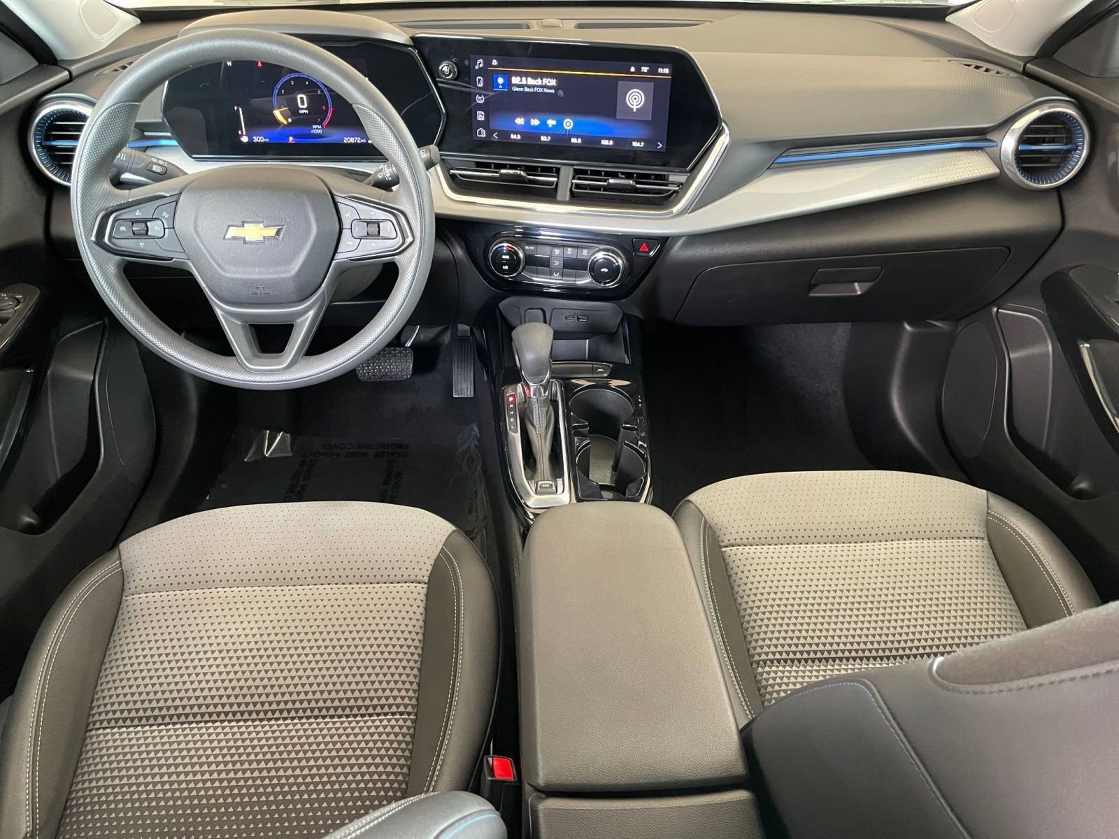 Thumbnail: 2025 Chevrolet Trax - 31