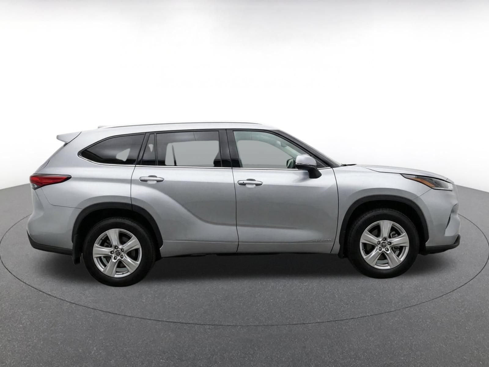 Thumbnail: 2025 Toyota Highlander - 20