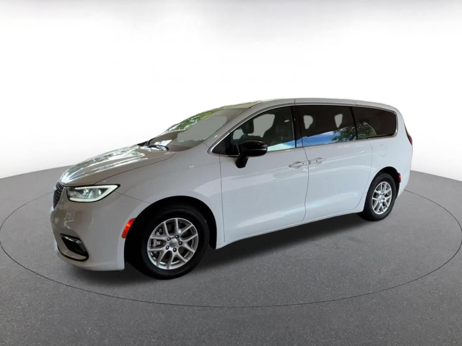Thumbnail: 2025 Chrysler Pacifica - 7