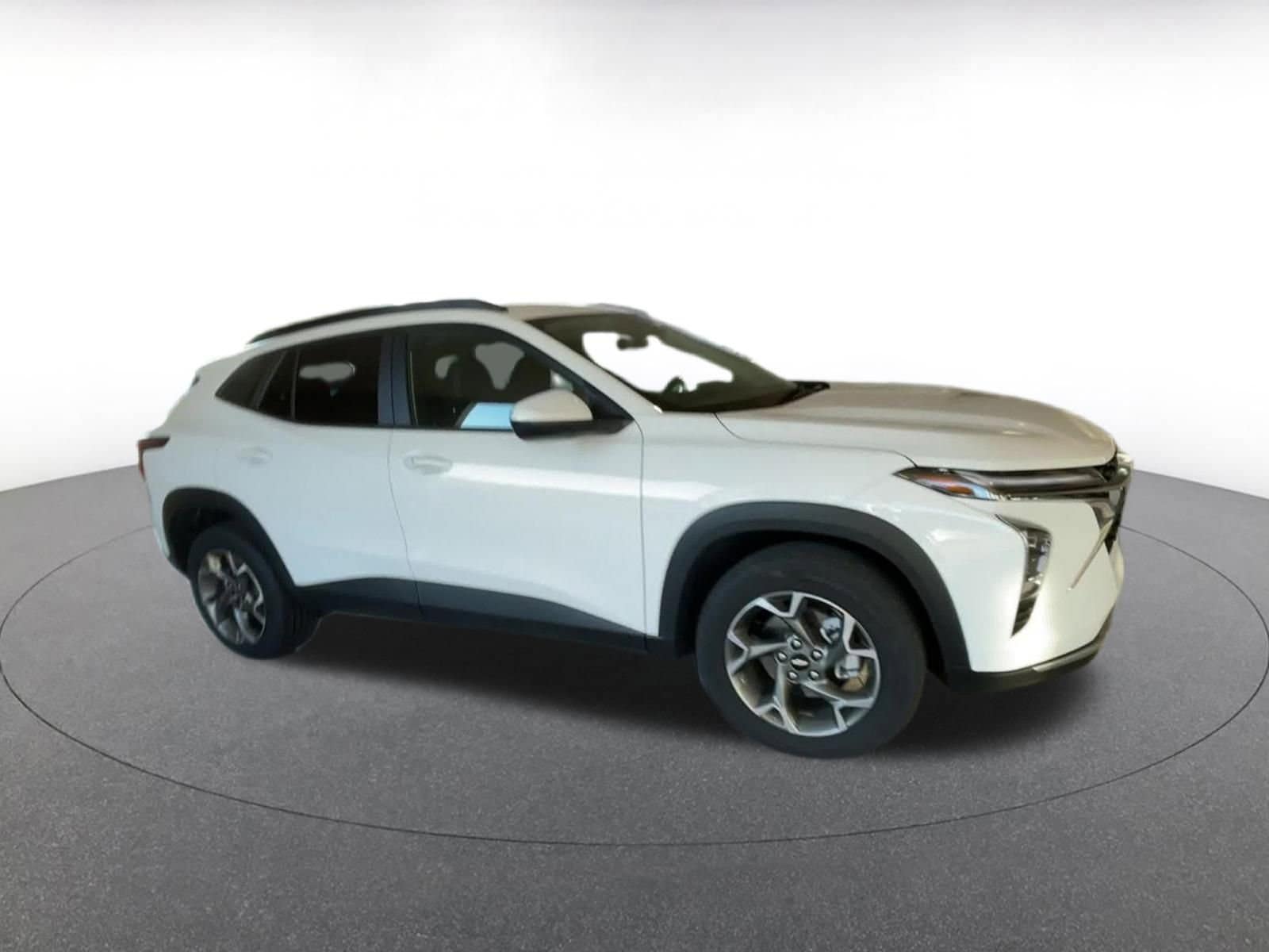 Thumbnail: 2025 Chevrolet Trax - 2