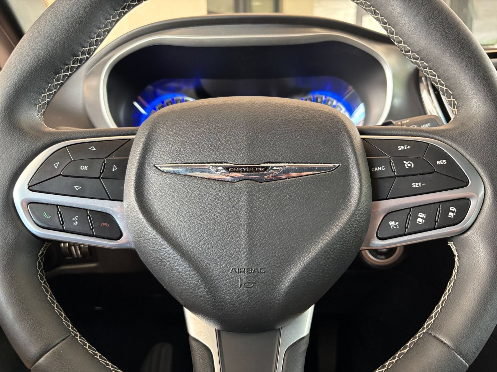 Thumbnail: 2025 Chrysler Pacifica - 30