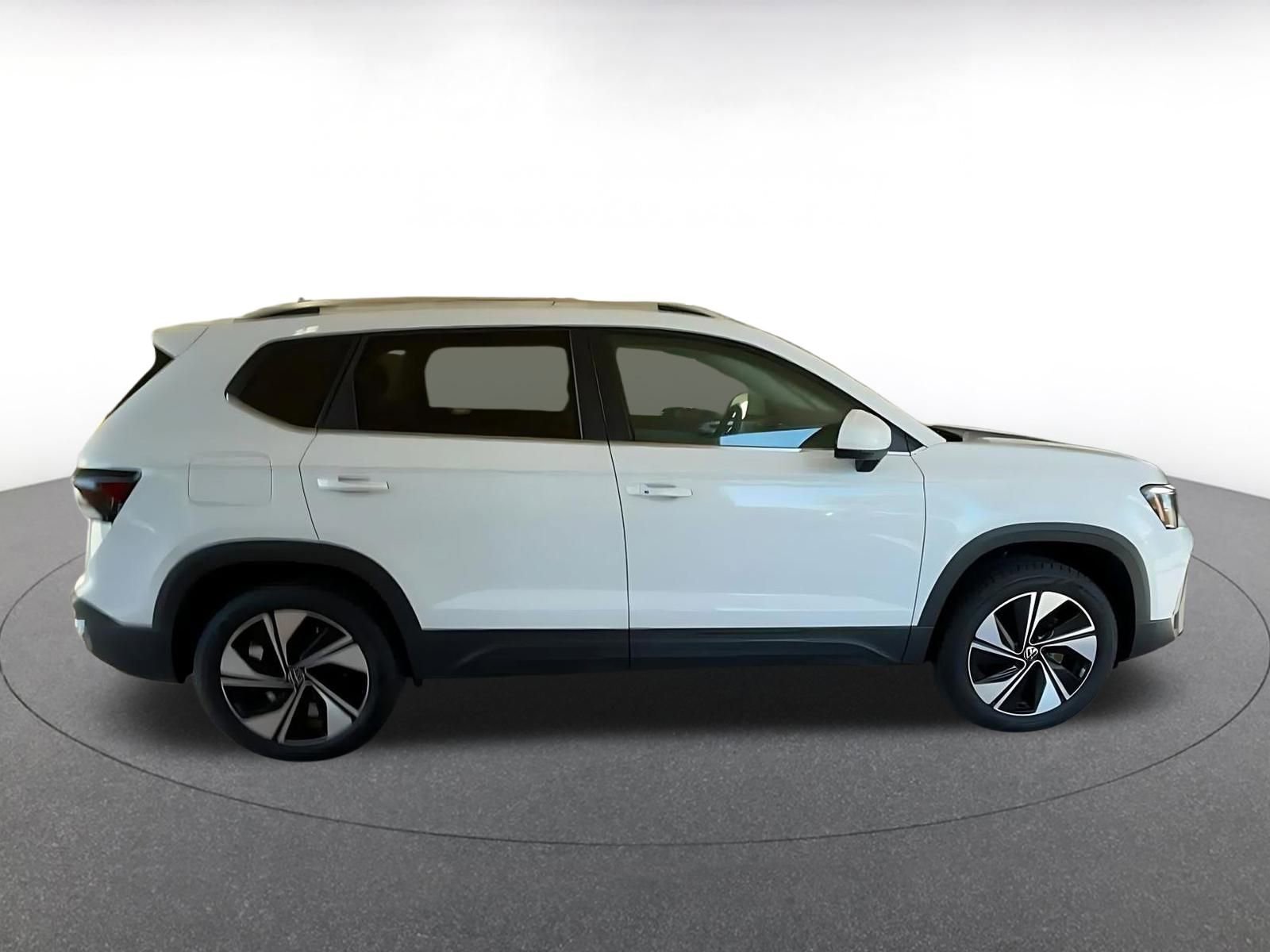 Thumbnail: 2025 Volkswagen Taos - 16