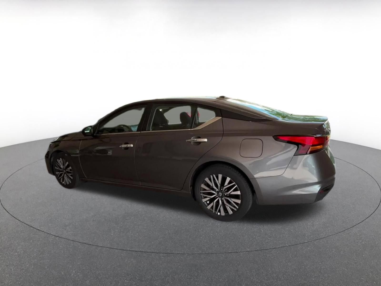 Thumbnail: 2025 Nissan Altima - 10