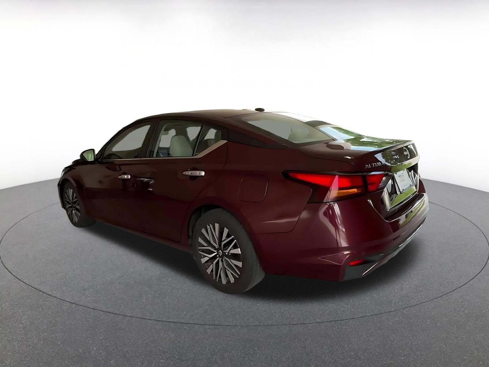 2025 Nissan Altima SV - Photo 9