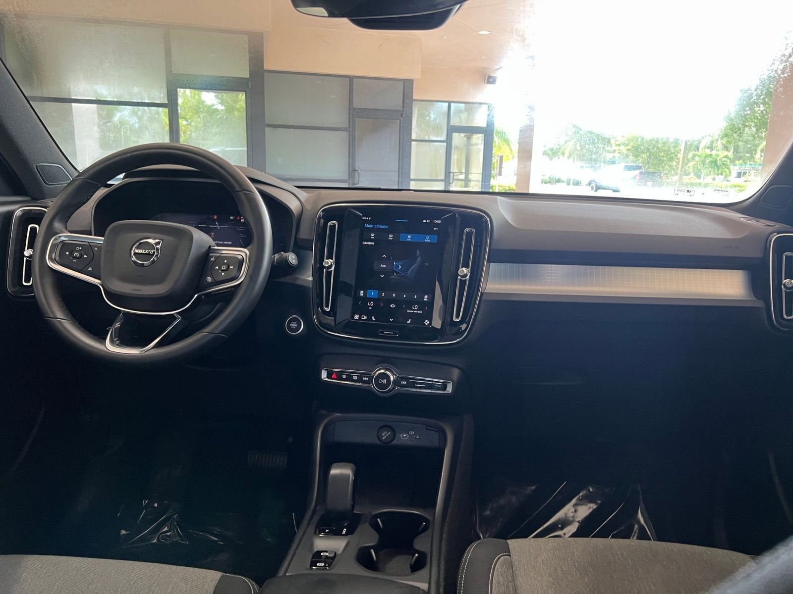 Thumbnail: 2024 Volvo XC40 - 27