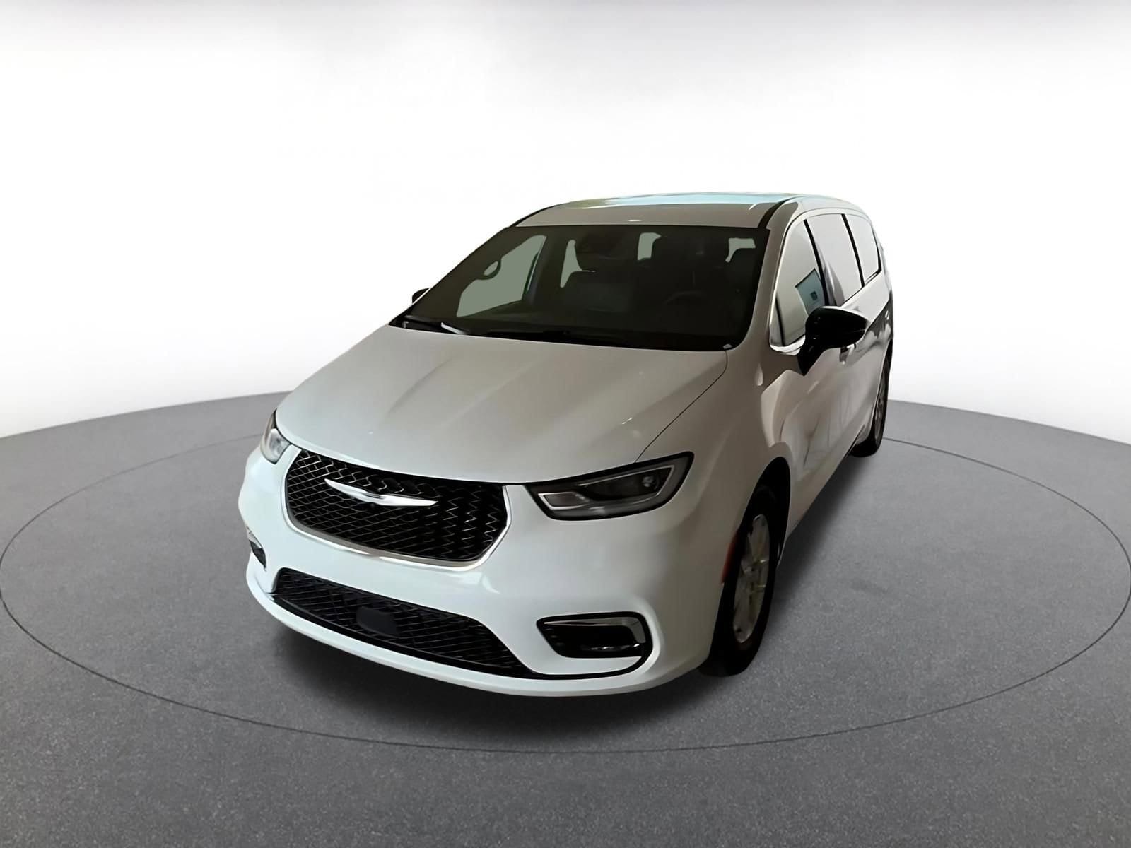 Thumbnail: 2025 Chrysler Pacifica - 7