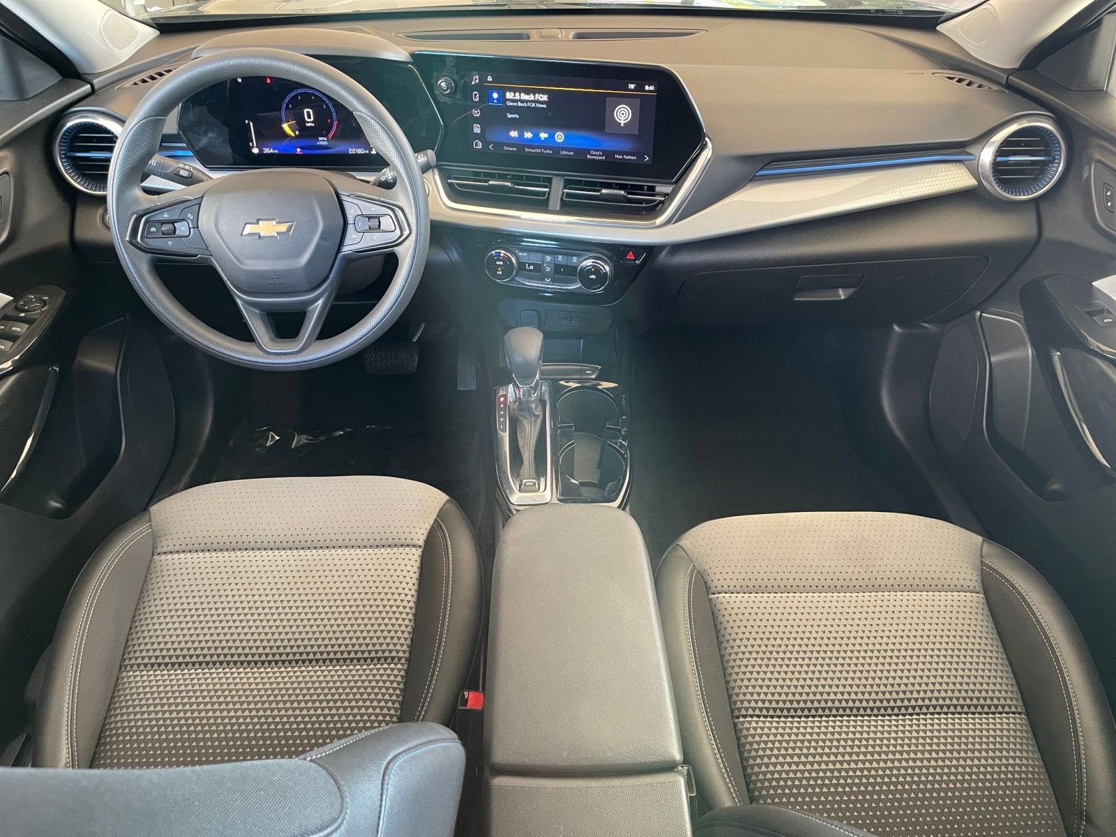 Thumbnail: 2025 Chevrolet Trax - 32