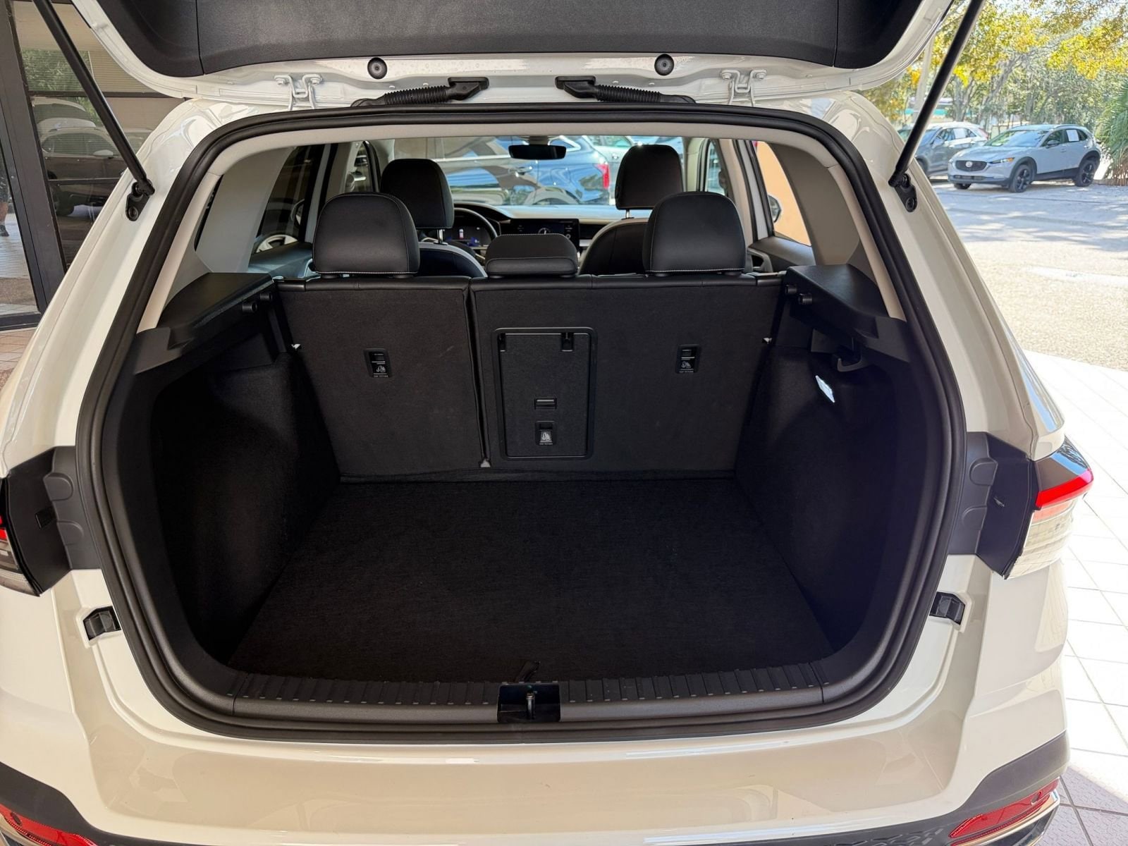 Thumbnail: 2025 Volkswagen Taos - 24