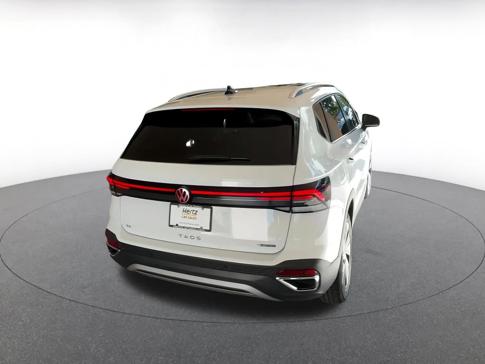 Thumbnail: 2025 Volkswagen Taos - 14