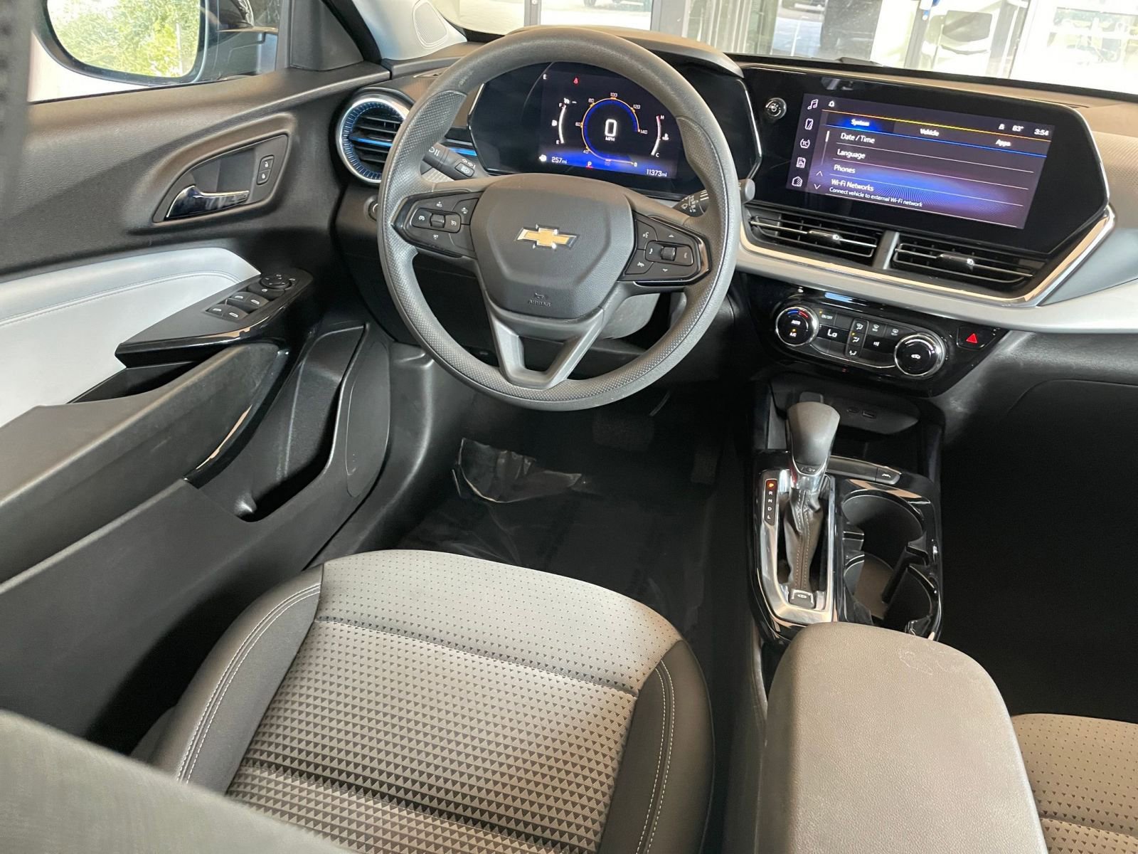 Thumbnail: 2025 Chevrolet Trax - 32