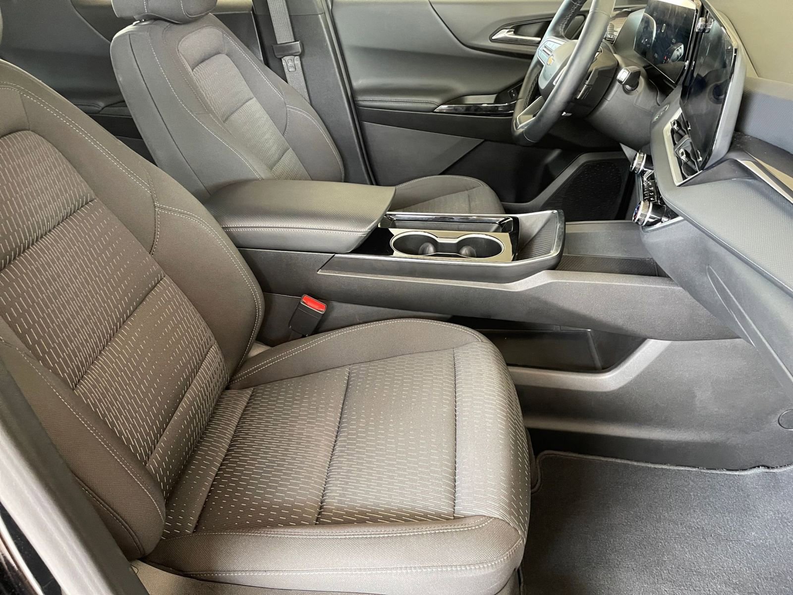 Thumbnail: 2025 Chevrolet Equinox - 35