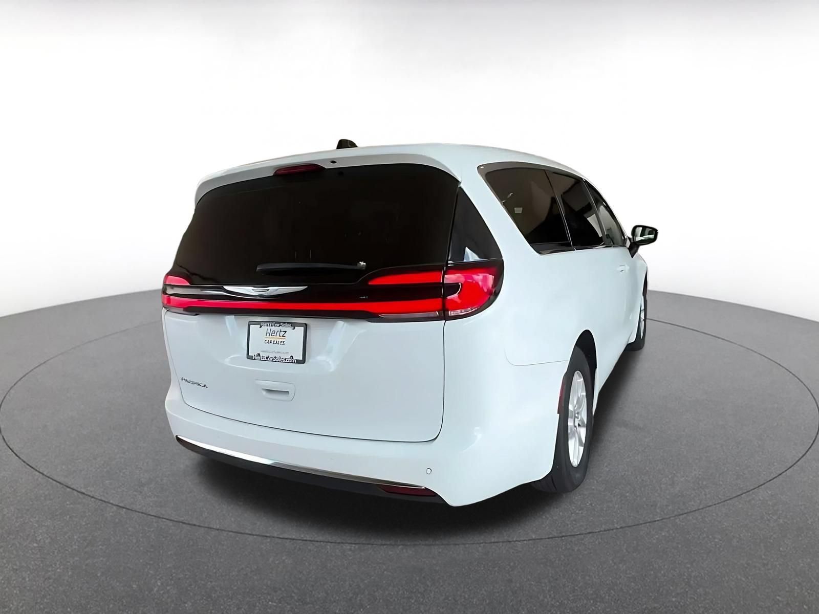Thumbnail: 2025 Chrysler Pacifica - 14