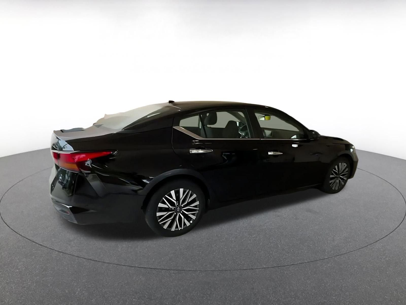 Thumbnail: 2025 Nissan Altima - 14