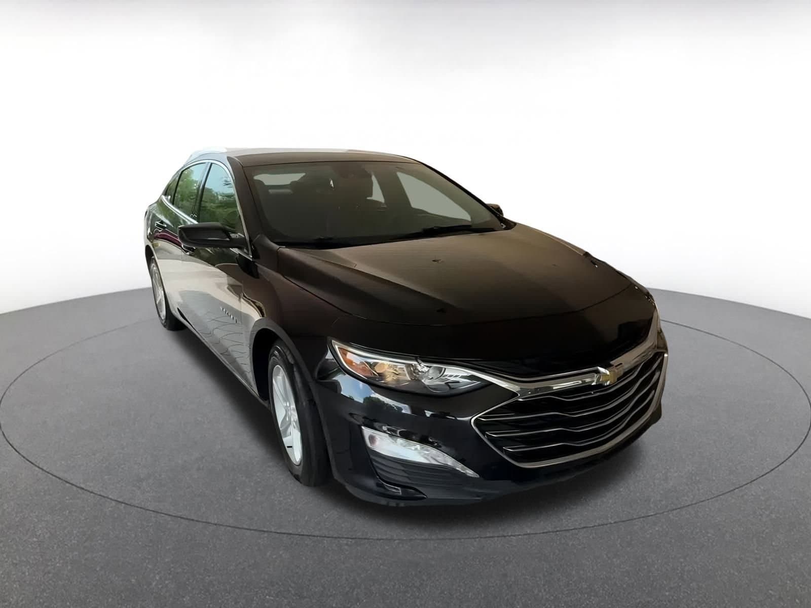 Thumbnail: 2023 Chevrolet Malibu - 3