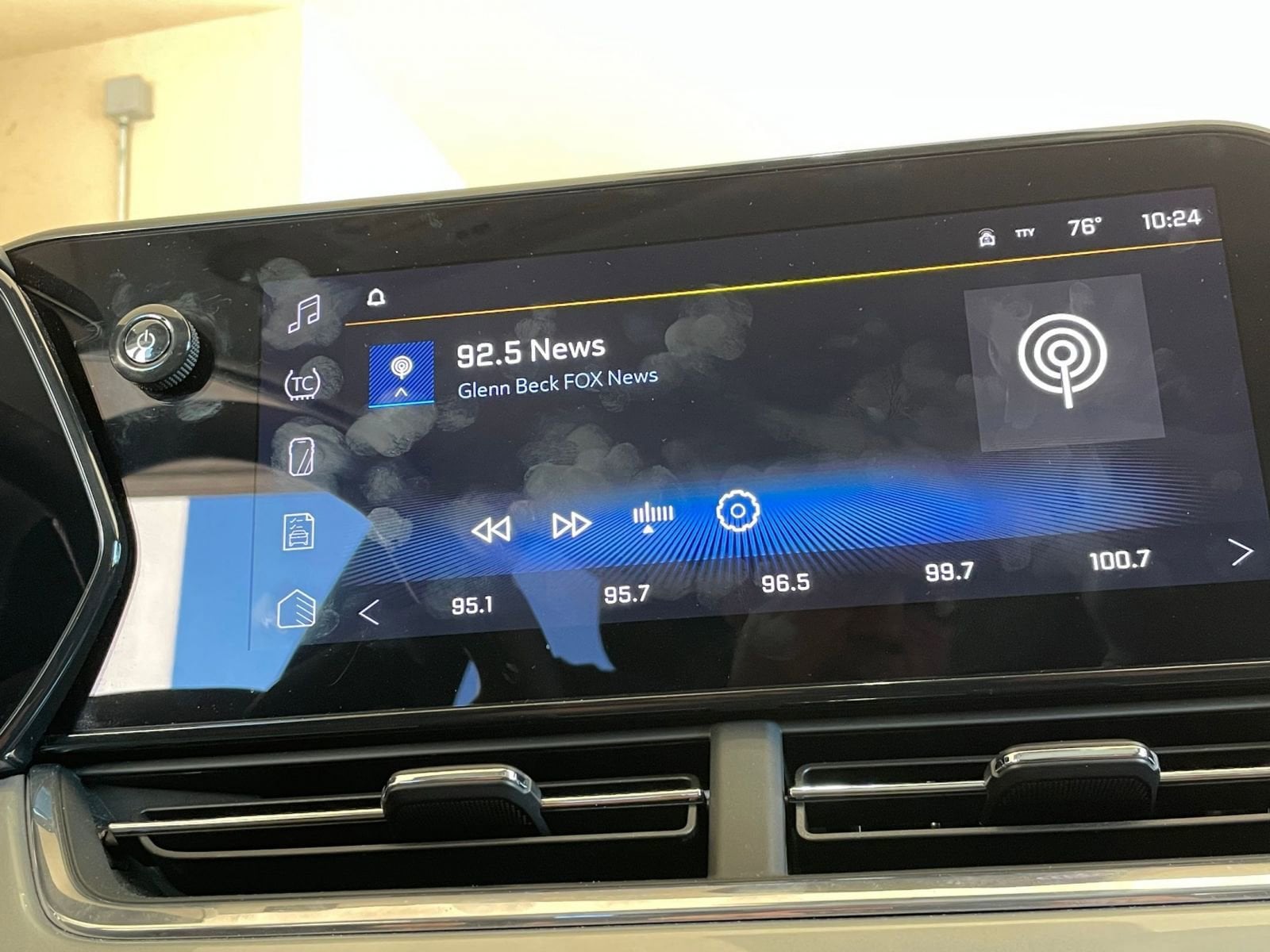 Thumbnail: 2025 Chevrolet Trax - 32