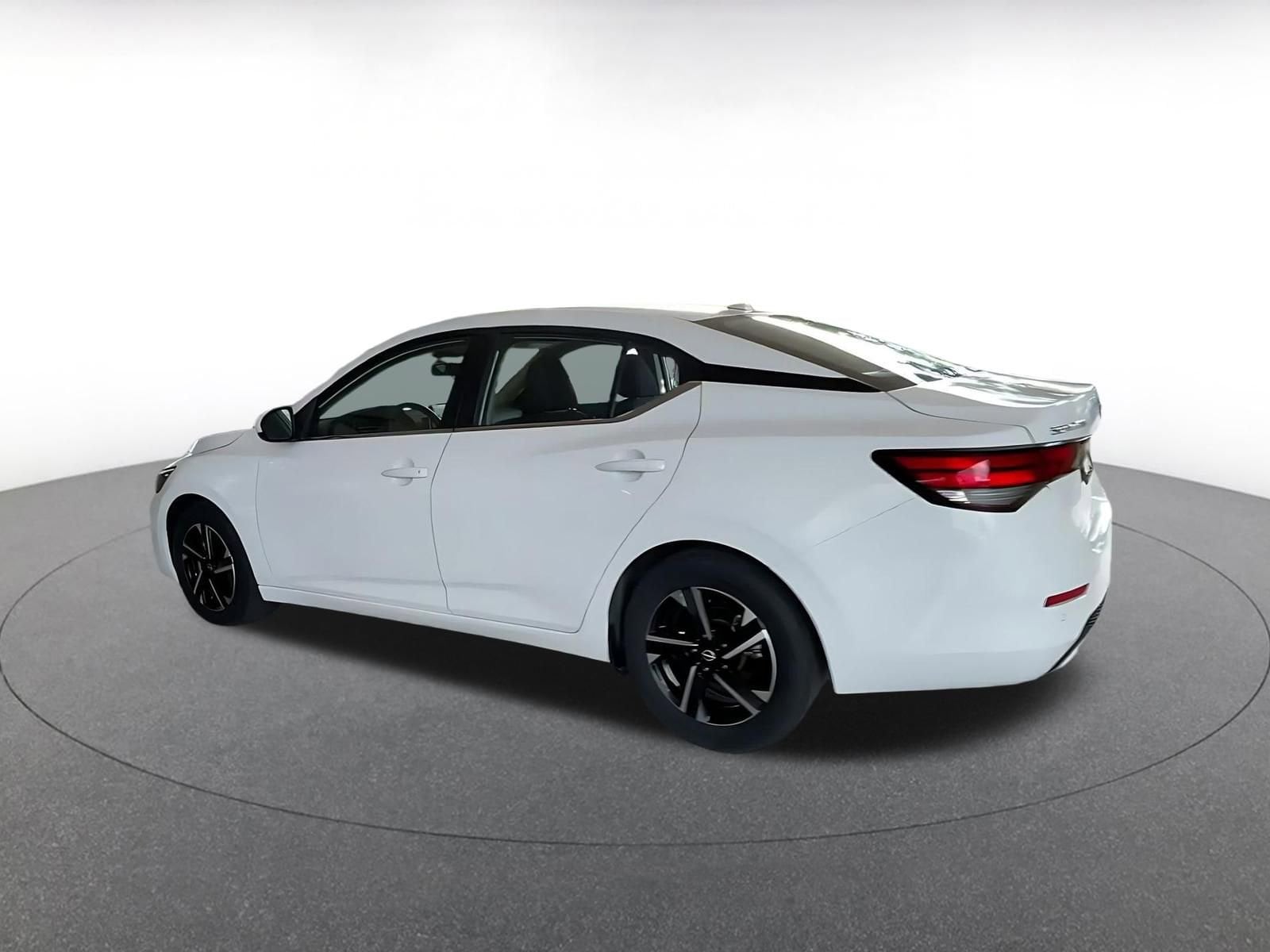 Thumbnail: 2025 Nissan Sentra - 10