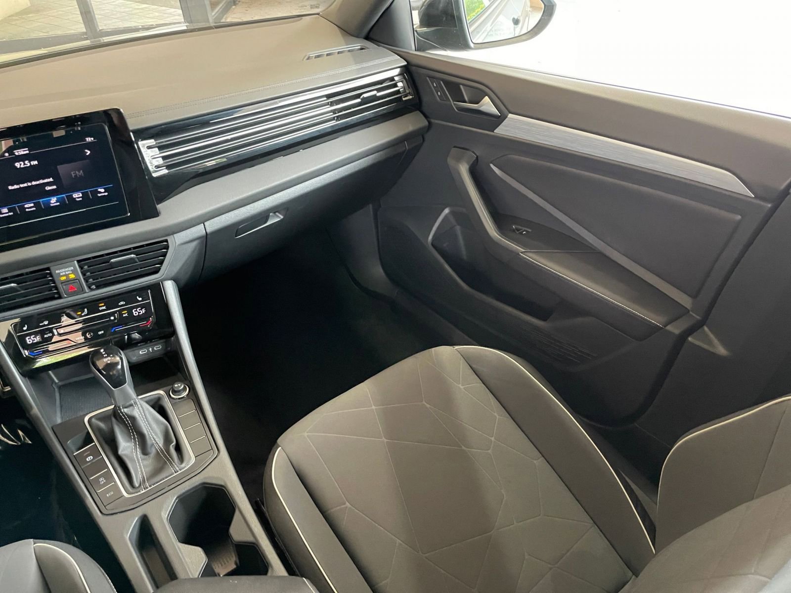 Thumbnail: 2025 Volkswagen Jetta - 33