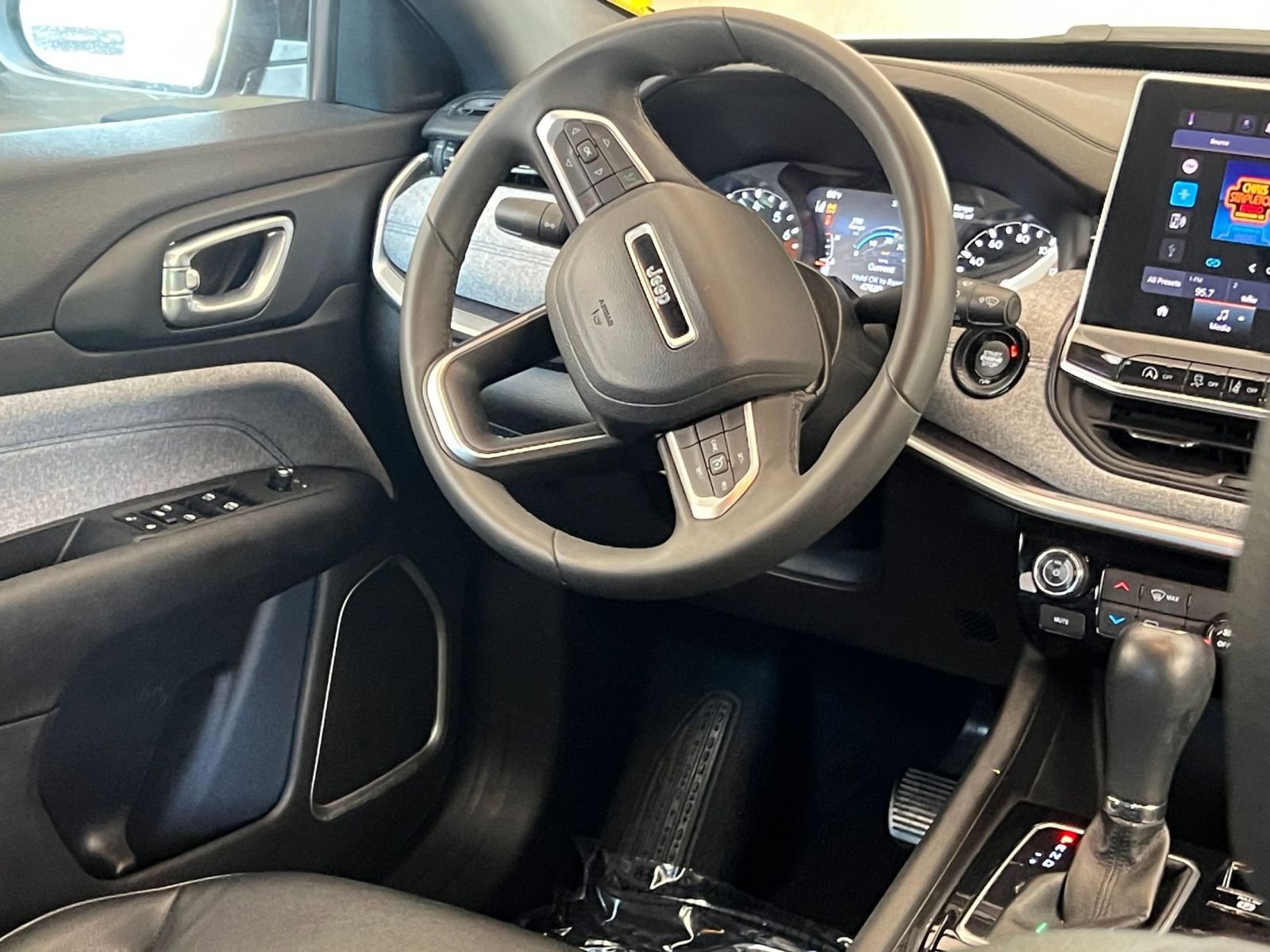 Thumbnail: 2023 Jeep Compass - 28
