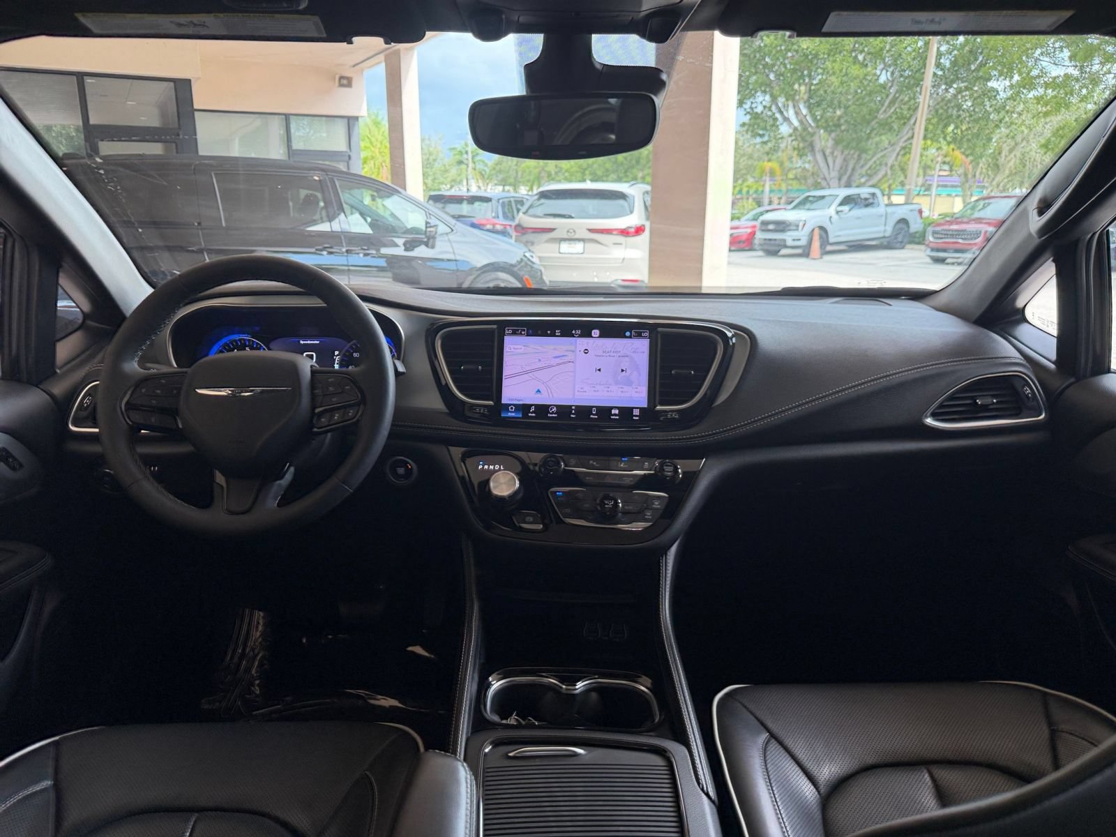 Thumbnail: 2025 Chrysler Pacifica - 31