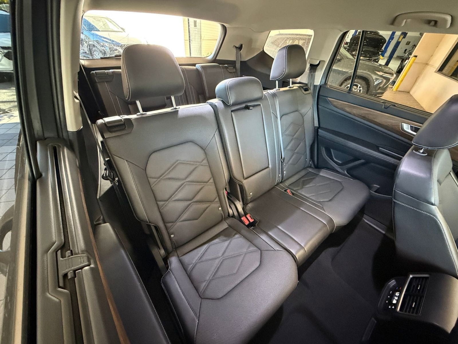 Thumbnail: 2025 Volkswagen Atlas - 32