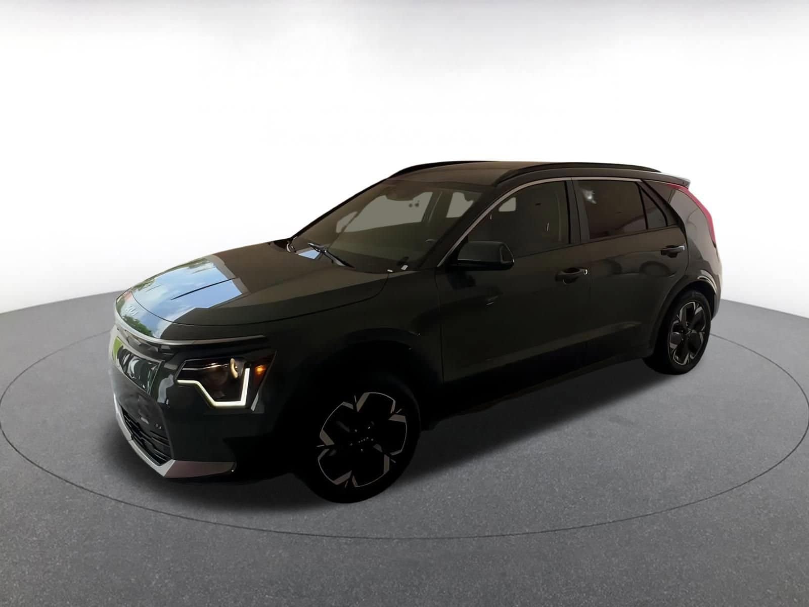 Thumbnail: 2023 Kia Niro - 8