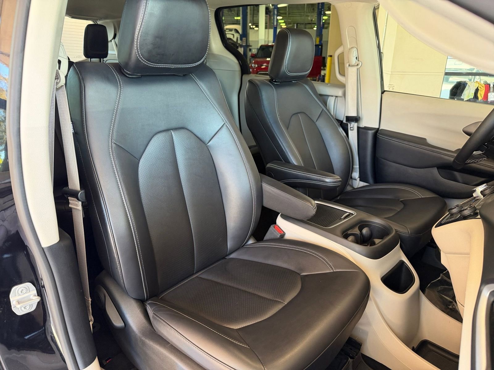 Thumbnail: 2024 Chrysler Pacifica - 34