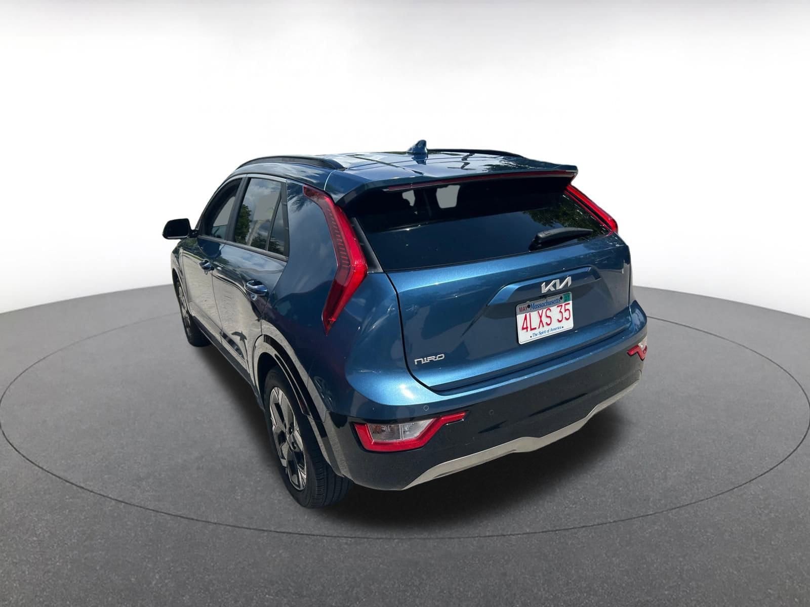 Thumbnail: 2023 Kia Niro - 4