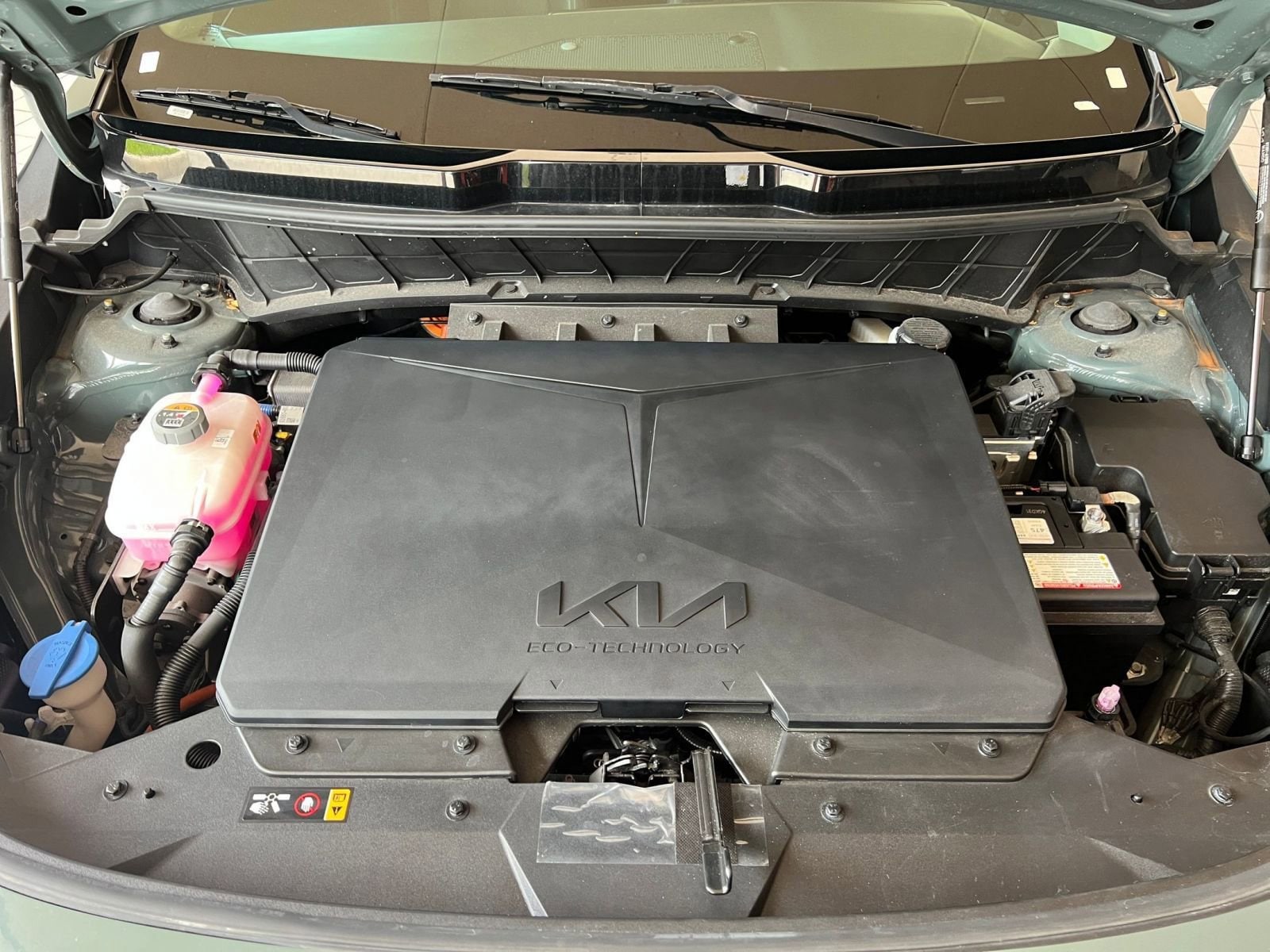 Thumbnail: 2023 Kia Niro - 32