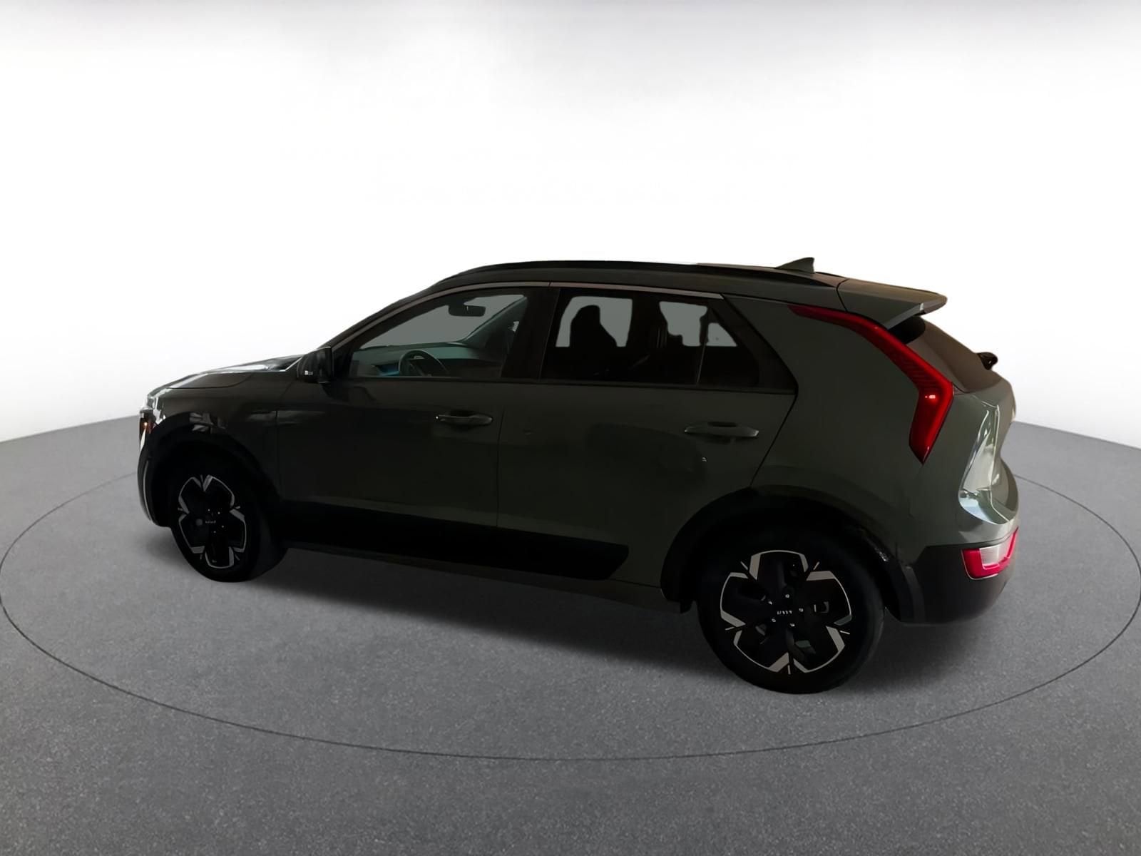 Thumbnail: 2023 Kia Niro - 10