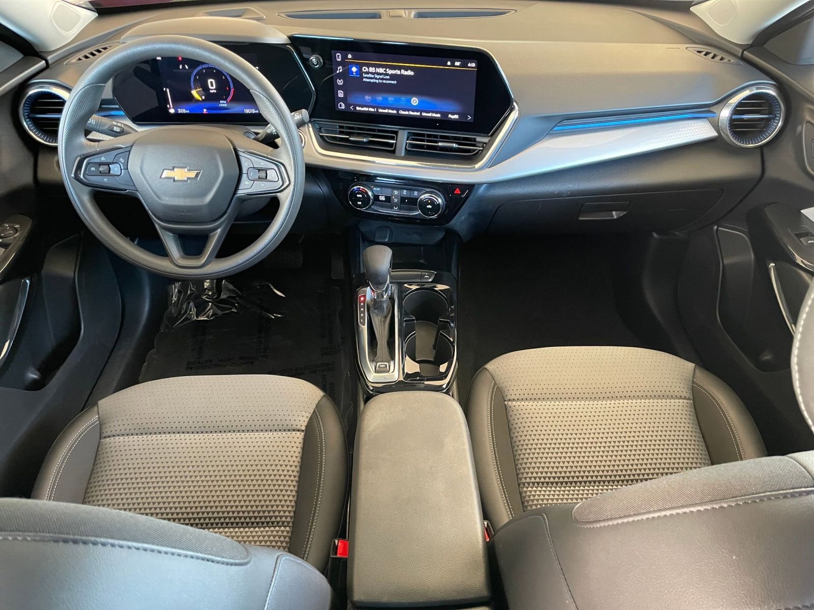 Thumbnail: 2025 Chevrolet Trax - 31