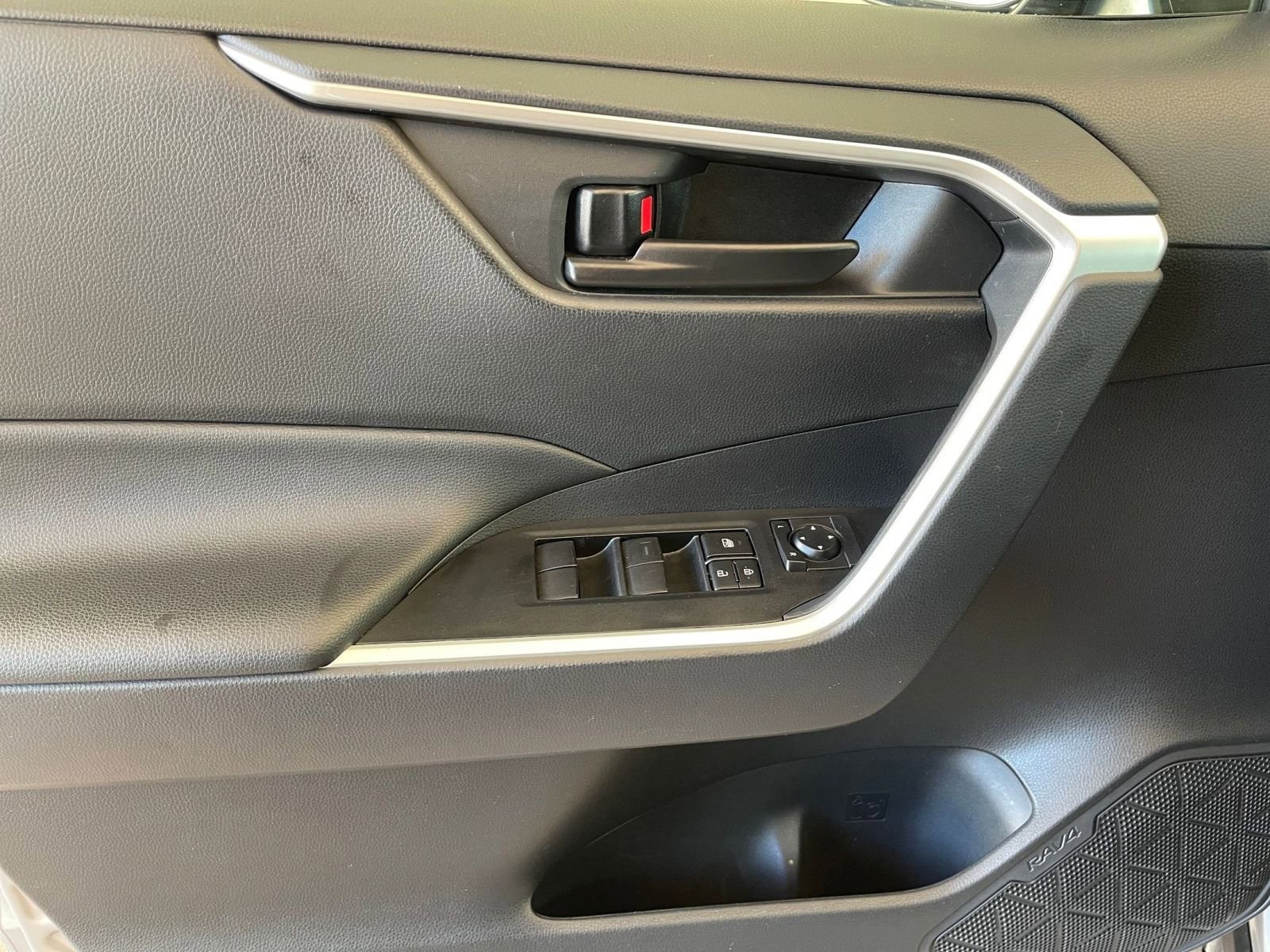 Thumbnail: 2025 Toyota RAV4 - 20