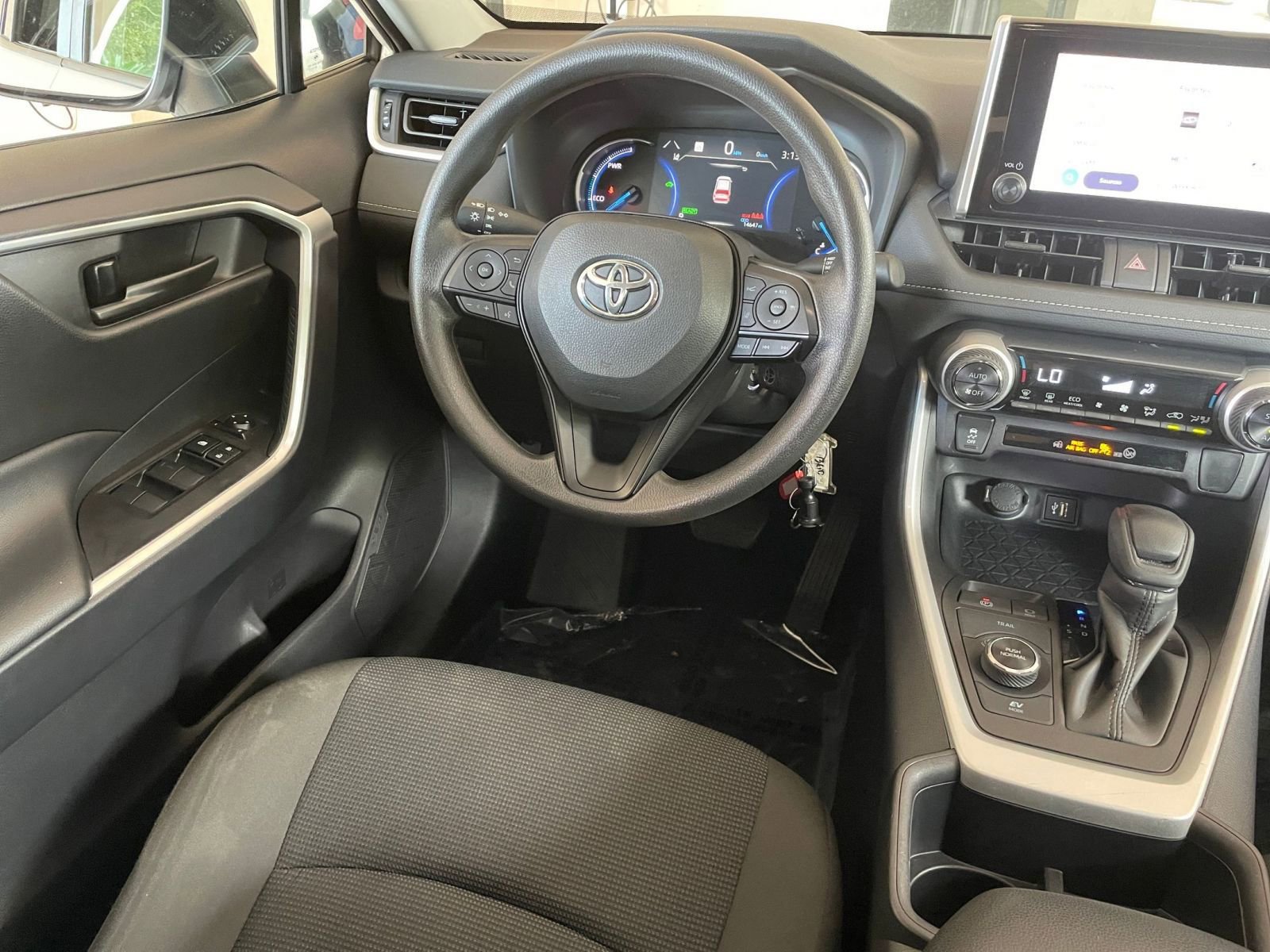 Thumbnail: 2025 Toyota RAV4 - 32