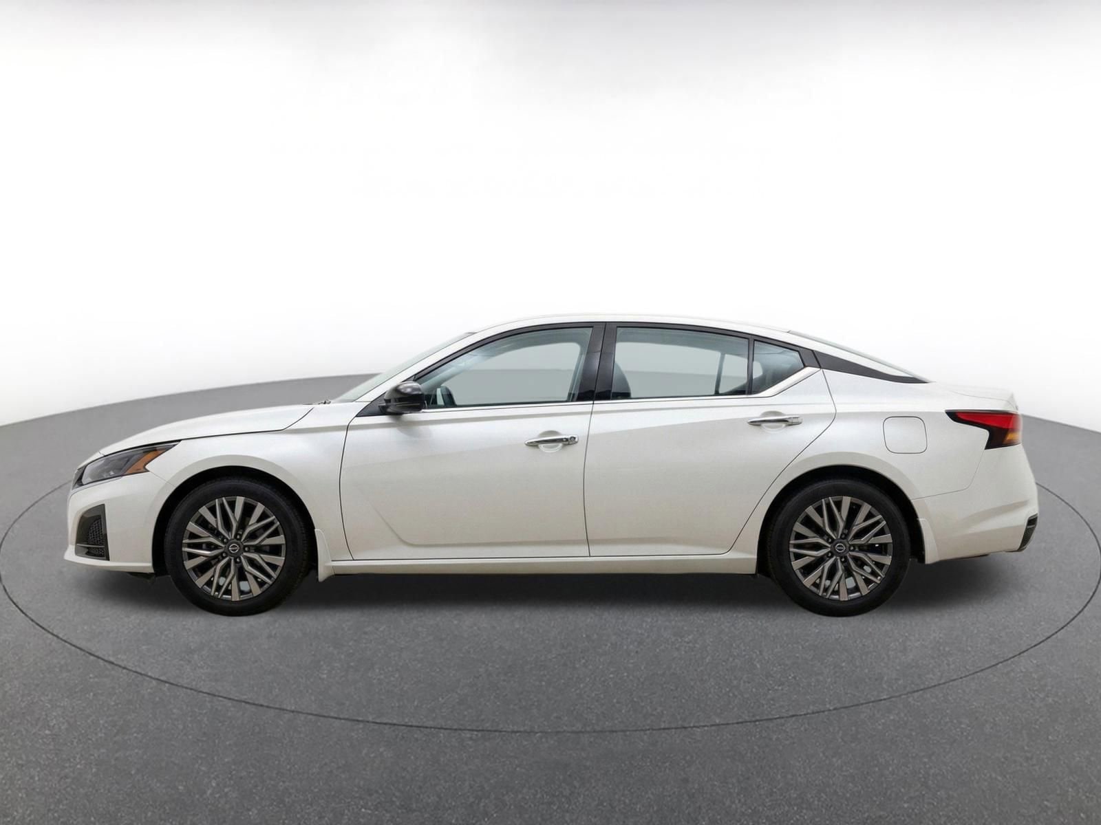 Thumbnail: 2025 Nissan Altima - 4