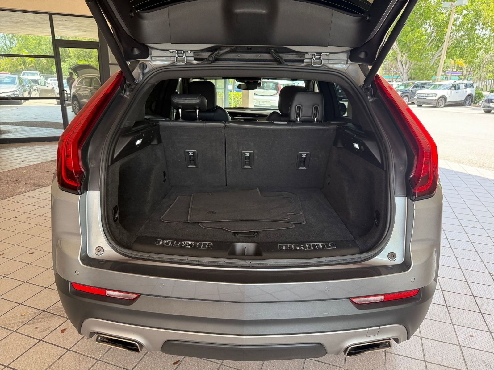 Thumbnail: 2023 Cadillac XT4 - 24