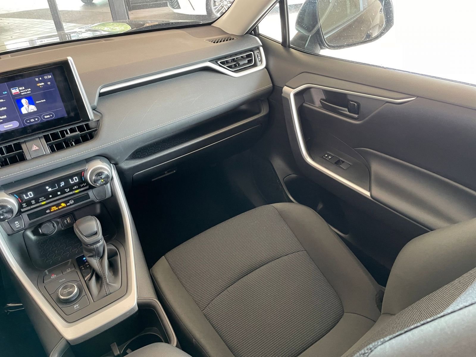 Thumbnail: 2025 Toyota RAV4 - 34