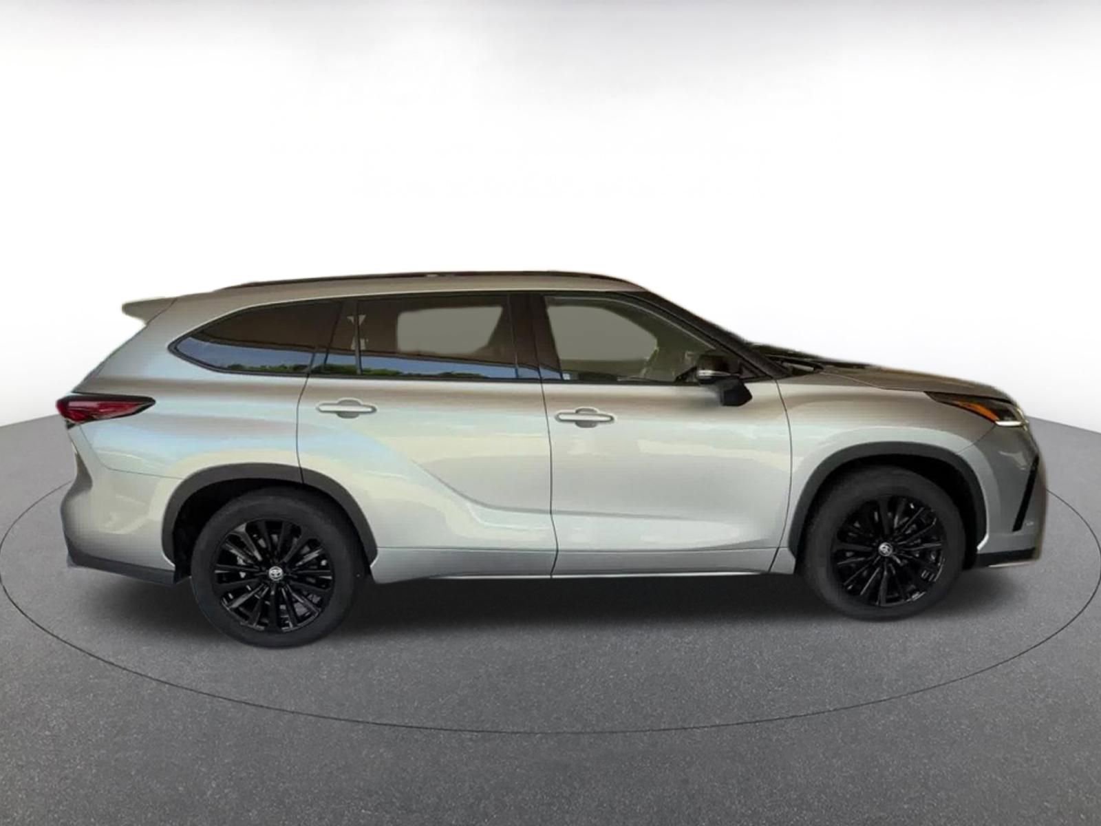 Thumbnail: 2025 Toyota Highlander - 16