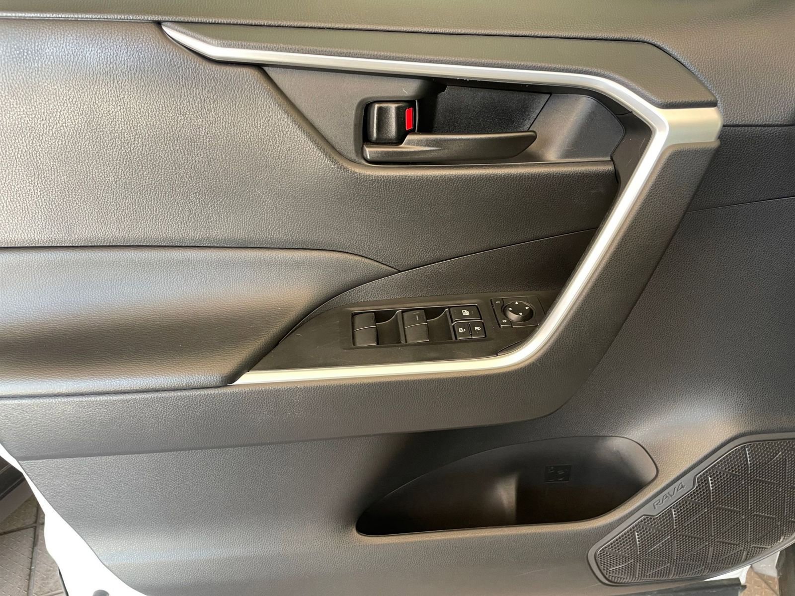 Thumbnail: 2025 Toyota RAV4 - 18