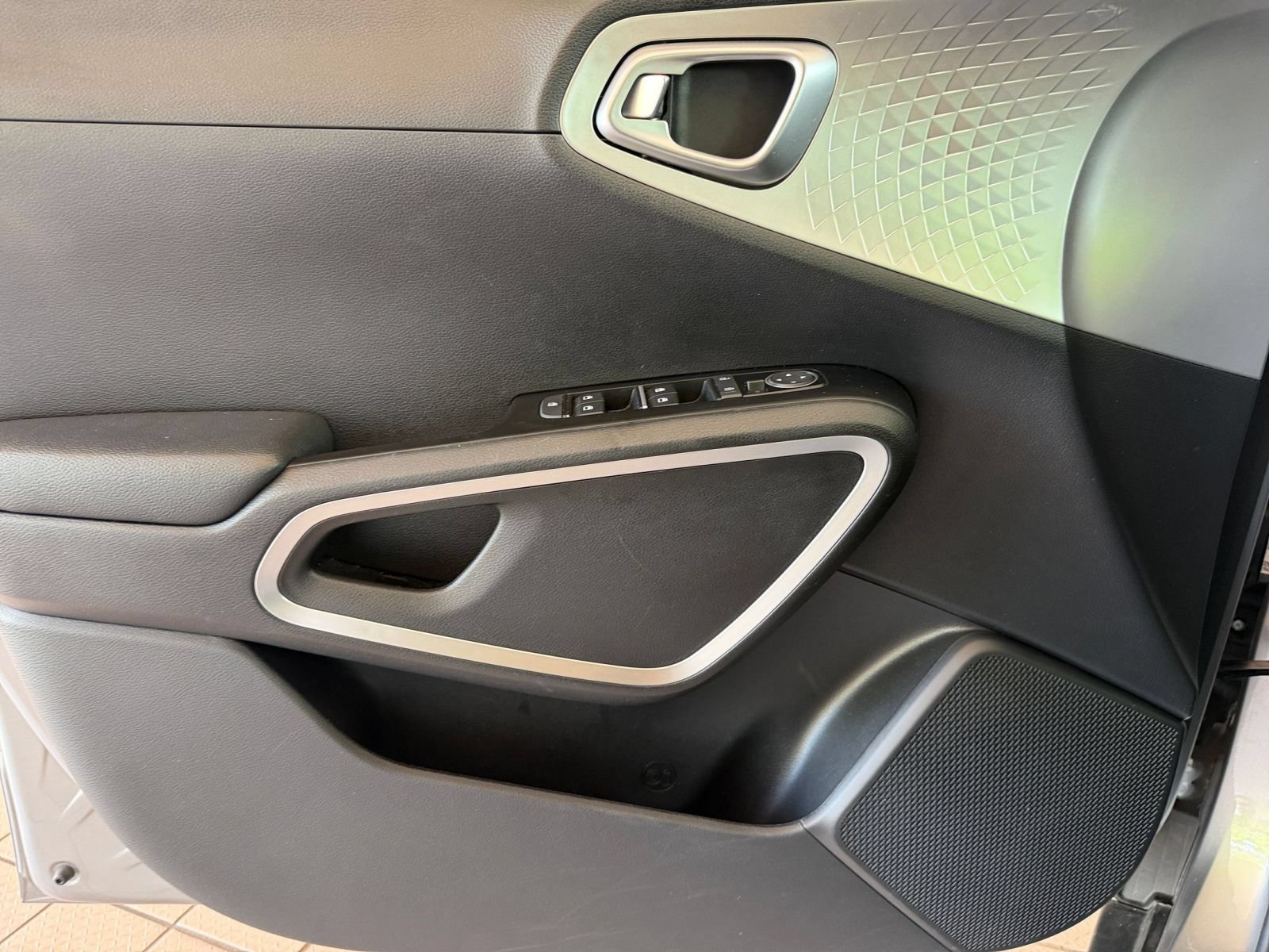 2025 Kia Soul LX - Photo 18