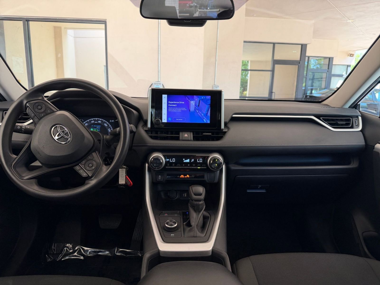 Thumbnail: 2025 Toyota RAV4 - 28