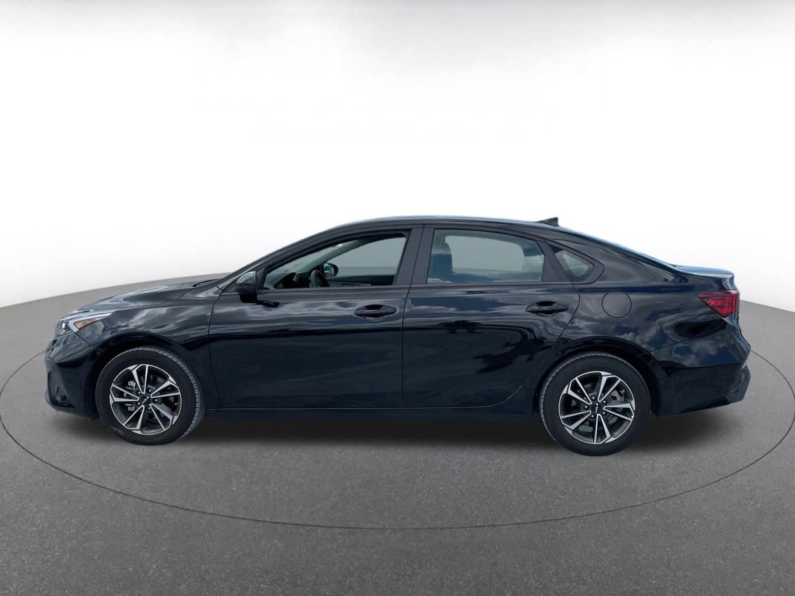 Thumbnail: 2024 Kia Forte - 4