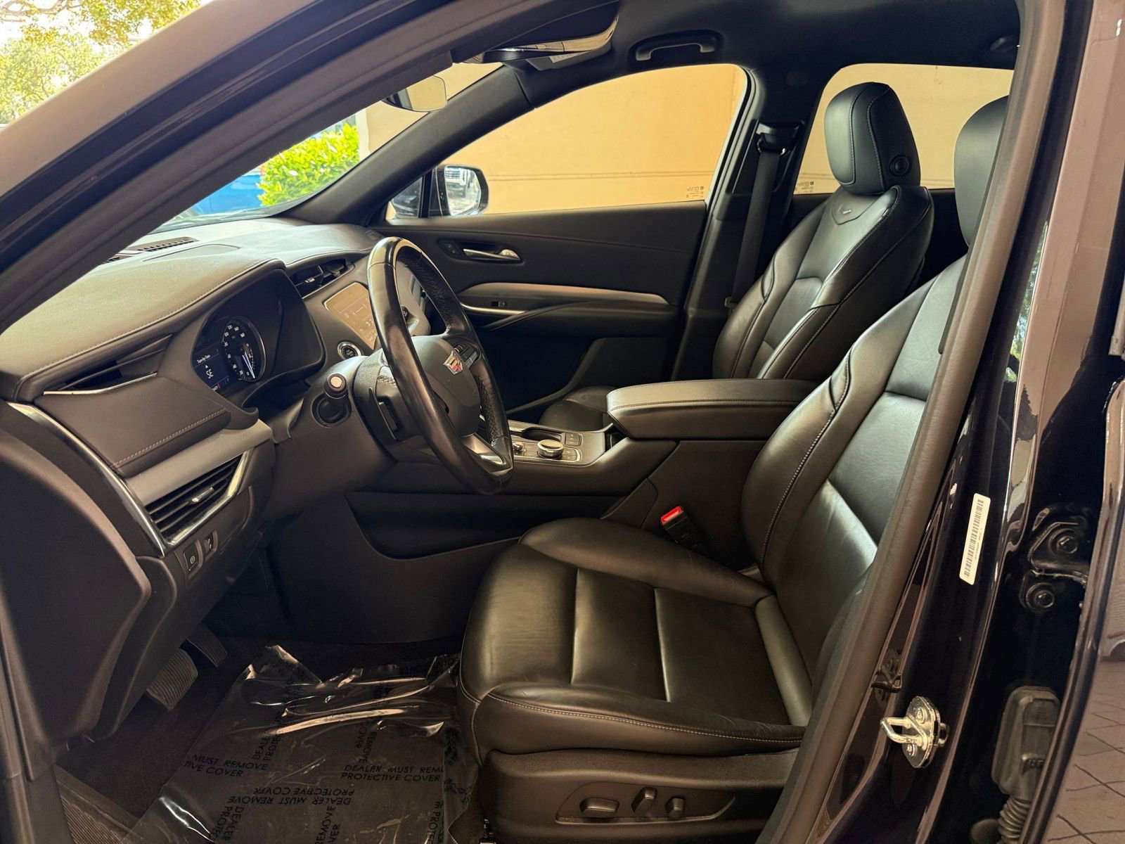 Thumbnail: 2023 Cadillac XT4 - 21