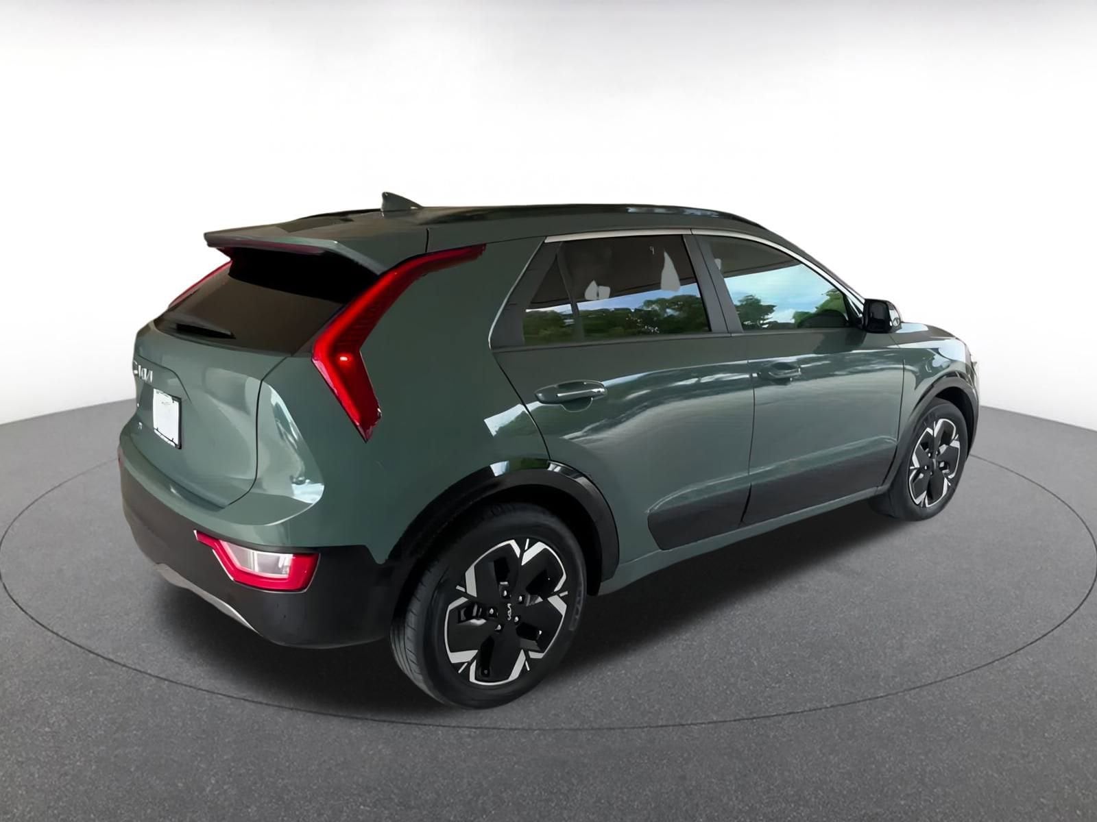 Thumbnail: 2023 Kia Niro - 15